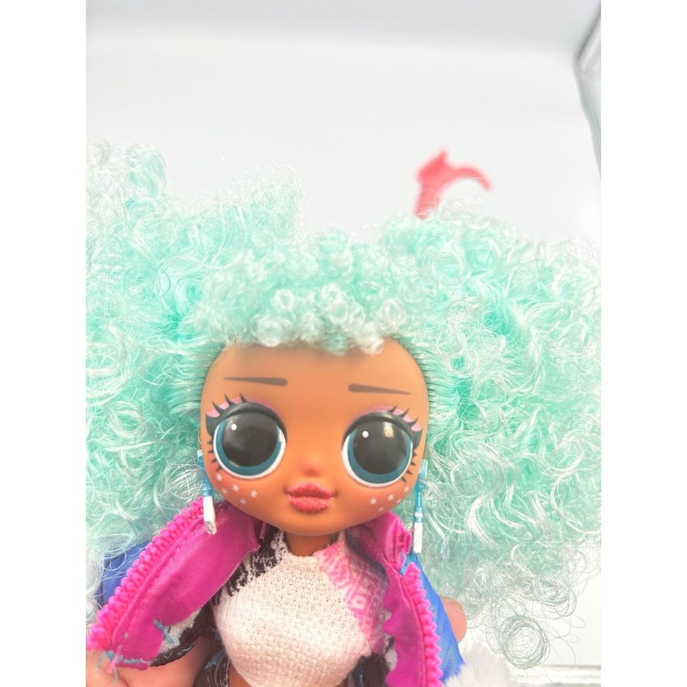 LOL OMG Surprise Winter Chill Icy Gurl - Picture 9 of 9